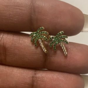 Palm stud earrings